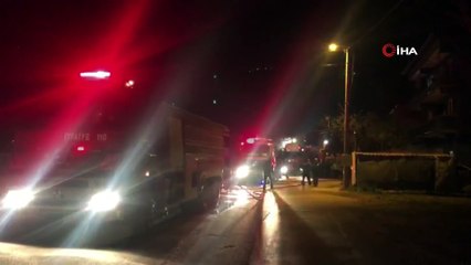 Kömürlükte çıkan yangın çatıyı sardı