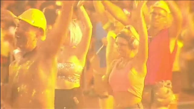 Miles de personas participan en un Mardi Gras por la igualdad y la tolerancia