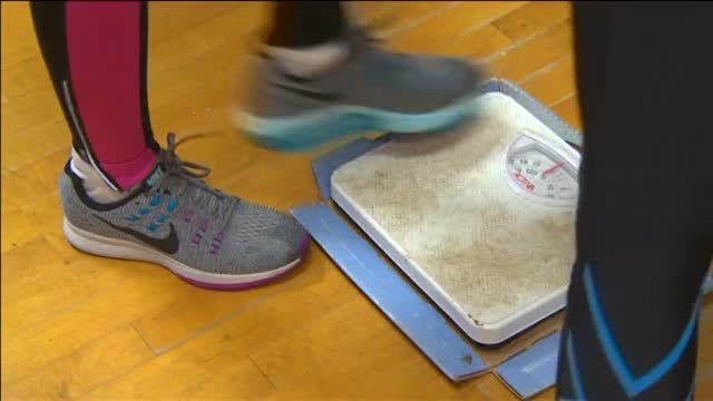 Inglaterra celebra la carrera tradicional Cargar con tu esposa