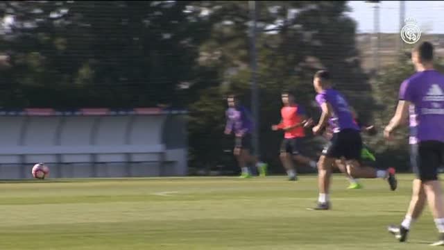 El Real Madrid entrena con el filial y sin los internacionales