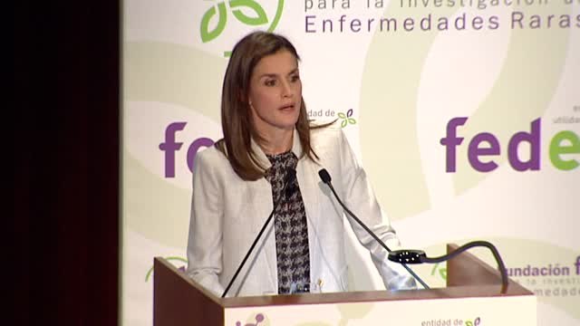 La reina: Necesitamos reforzar la investigación científica, por eso estoy aquí, porque no me canso