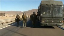 Trabajadores de una mina en Chile levantan barricadas en protesta por la mejora de sus condiciones laborales