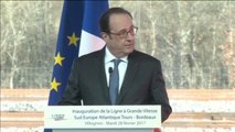 Momento de tensión durante un discurso de Hollande por el disparo accidental de un gendarme