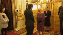 La Reina Isabel II estrecha lazos con la India