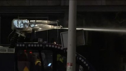 Cañones de agua para dispersar una protesta de apoyo a Erdogan en Róterdam