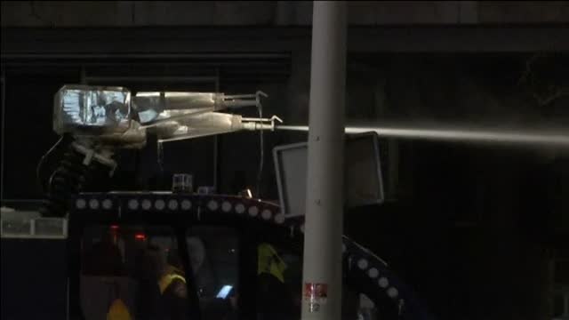 Cañones de agua para dispersar una protesta de apoyo a Erdogan en Róterdam