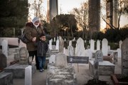 Un cementerio de niños sirios se extiende por el centro de Madrid