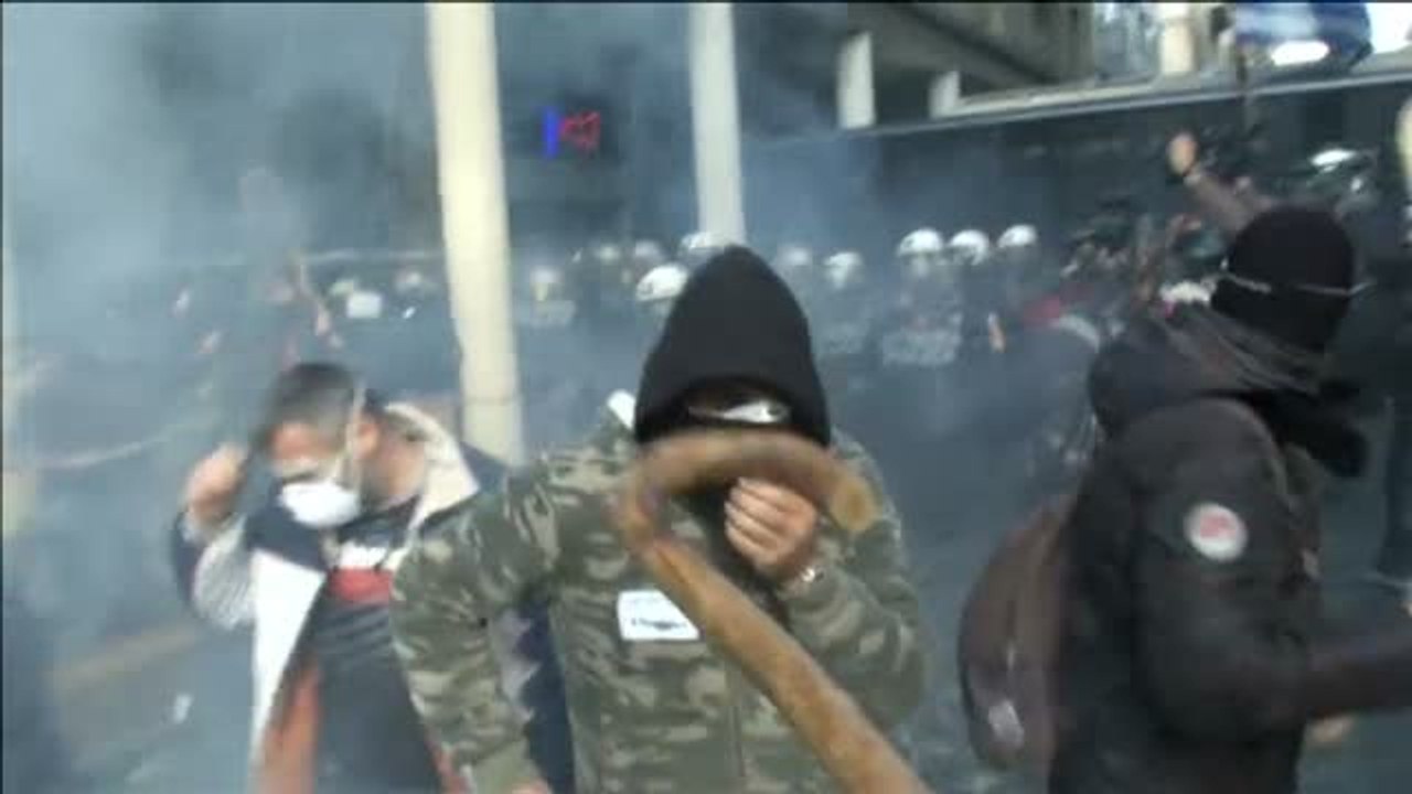 Violentos enfrentamientos en Atenas entre policía y agricultores de la isla de Creta