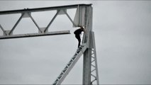 Selfies peligrosos en un puente abandonado
