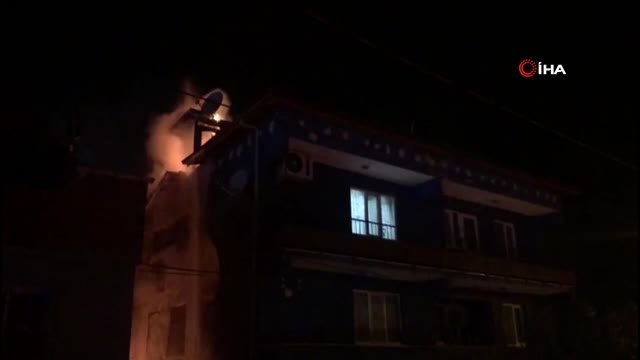 Kömürlükte Çıkan Yangın Çatıyı Sardı