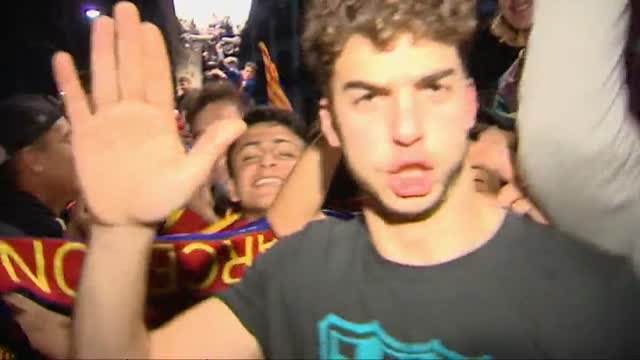 La locura se desata en Canaletas tras la remontada del Barça