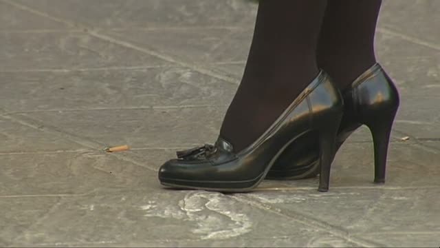 En España no existe un código de vestimenta general, pero hay sentencias que han dado la razón a las trabajadoras