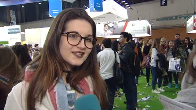 Miles de estudiantes eligen su futuro en 'Aula 17'