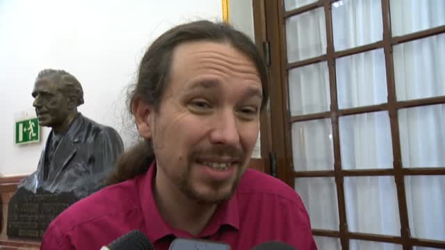 Pablo Iglesias acusa a Aznar y González de irresponsables y echar gasolina al fuego