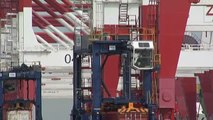 Los estibadores amenazan con una huelga que paralizaría los puertos de España