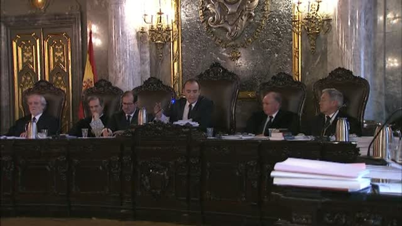 Homs copia a Mas y señala a los voluntarios