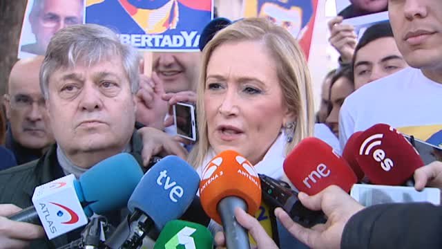 Cifuentes lamenta que Podemos esté utilizando la Comunidad de Madrid como una suerte de destierro donde se manda al disidente o al que discrepa