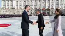 Los reyes reciben a Macri en el Palacio Real con los máximos honores