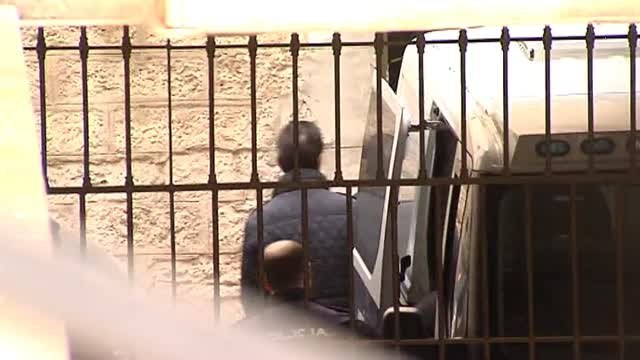 Miguel López sale de los juzgados tras comparecer ante el juez