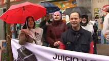 La PAH protesta en Ferraz por el protocolo extrajudicial de las cláusulas suelo