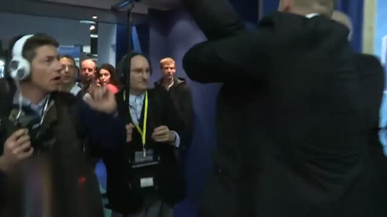 Un periodista, golpeado por la seguridad Marine Le Pen cuando le hacía preguntas