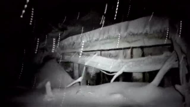 Los equipos de rescate buscan supervivientes en el hotel sepultado por la nieve en Italia