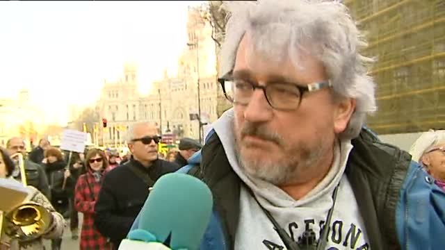 Multitudinaria manifestación de CCOO y UGT para reclamar subidas salariales y de las pensiones