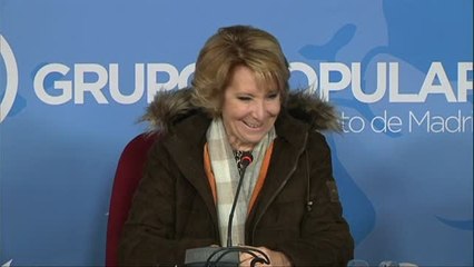 Esperanza Aguirre bromea con haber vuelto a "parar" en el carril bus