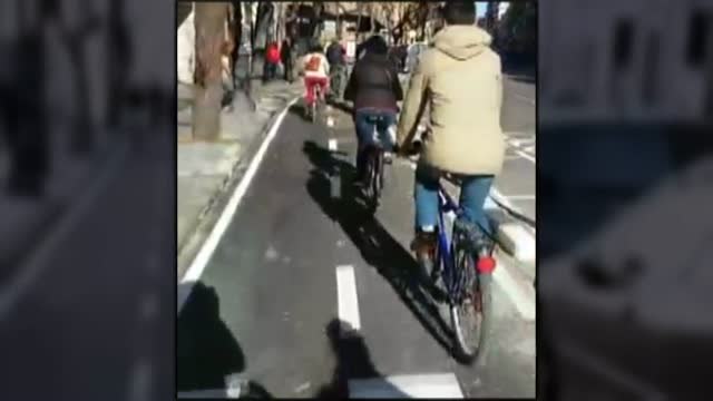 El concejal de Movilidad de Valencia ha pagado la multa por grabarse en vídeo mientras circulaba por el carril bici