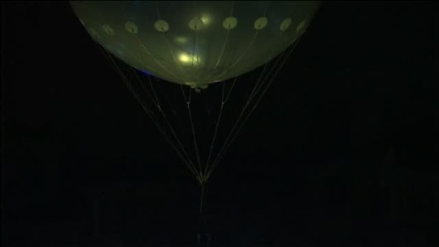La música y las acrobacias dan por inaugurado el carnaval de Venecia