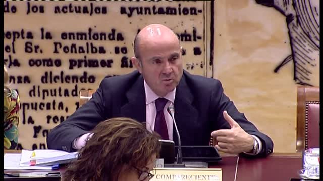 Guindos echa en cara al Gobierno de Zapatero no haber actuado antes para reestructurar el sector bancario