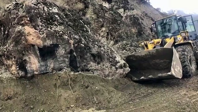 Heyelan dolayısıyla kapanan yol açıldı - SİİRT