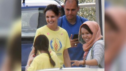 Η Κέιτι Χολμς με την κόρη της στη Μόρια