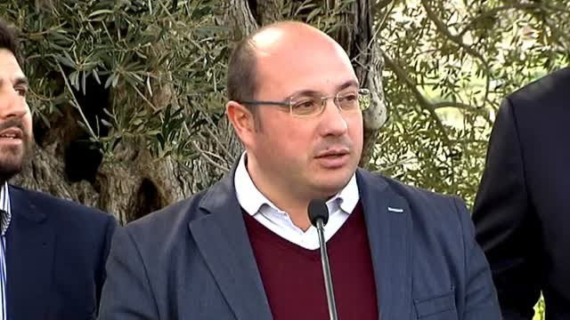 El presidente de Murcia cree que son sus adversarios políticos los que quieren perjudicarle