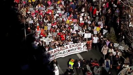 Miles de personas toman la calle para reclamar una sanidad "pública y de calidad"