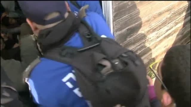 Cientos de soldados israeliés evacúan una colonia en Cisjordania