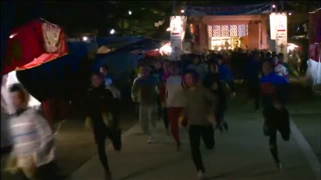 Japón celebra la carerra para saber quien es el hombre más afortunado del año