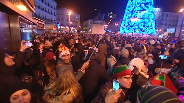 España da la bienvenida al 2017 desde la Puerta del Sol de Madrid