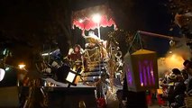 Cientos de farolillos con la estelada reciben a los Reyes Magos en Vic