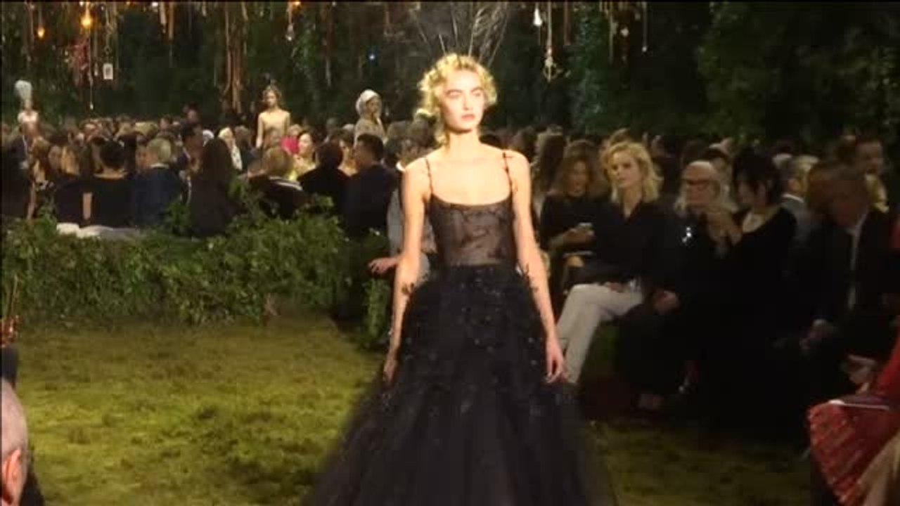 Maria Grazia Chiuri presenta su primer 'cuento de hadas' para Dior