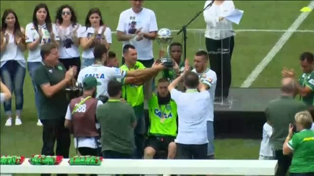 El Chapecoense regresa a los terrenos de juego tras la tragedia aérea