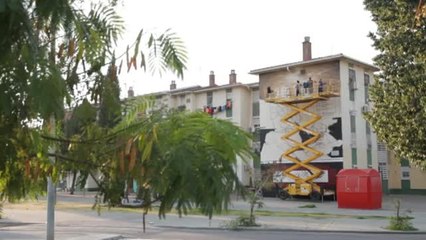 Una obra de arte transformada en graffiti en Sevilla