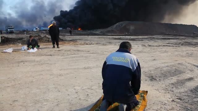 La ciudad iraquí de Alqayara, amenazada por los incendios de los pozos