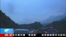 Un tráiler embiste a varios vehículos a gran velocidad en una carretera del sur de China