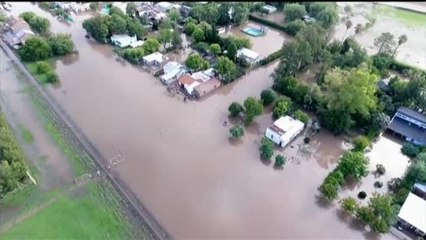 Download Video: Evacuadas unas 500 personas por las inundaciones en Santa Fe (Argentina)