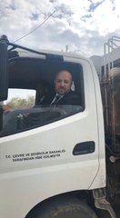 Seçimi Kazanan Belediye Başkanı İlk İş Olarak İlçenin Çöplerini Topladı