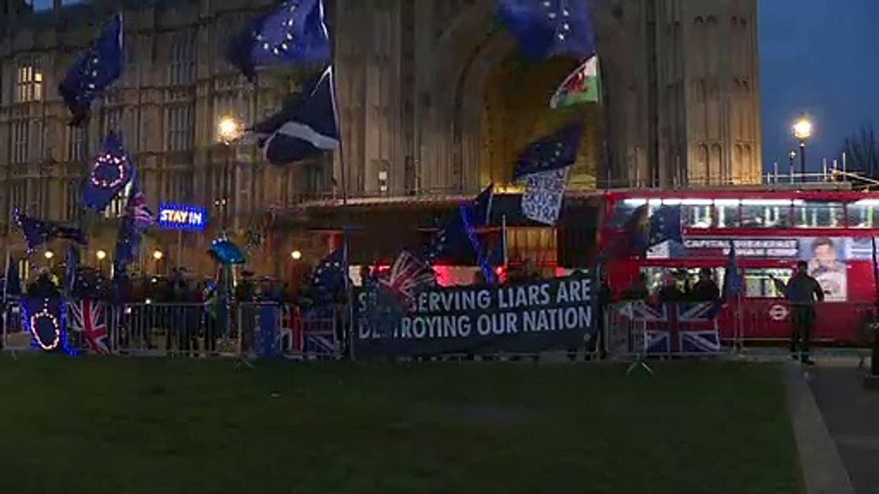 Brexit-Chaos geht weiter - Unterhaus lehnt Alternativen ab