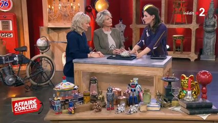 Une participante d'Affaire Conclue reste bouche bée devant la haute estimation de son objet - Regardez