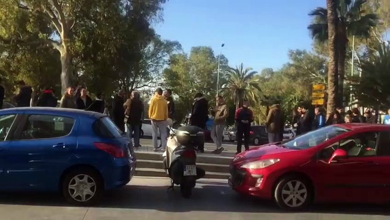 Colas en las Taquillas de La Rosaleda para Comprar las Últimas Entradas para el Granada-Málaga