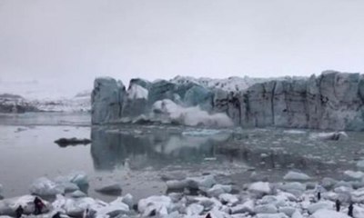 Buzul kırılmasından son anda kurtuldular